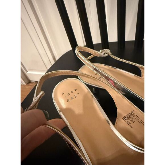 A New Day NWOB Priscilla silver sparkle bow kitten heels 6 - Picture 10 of 10